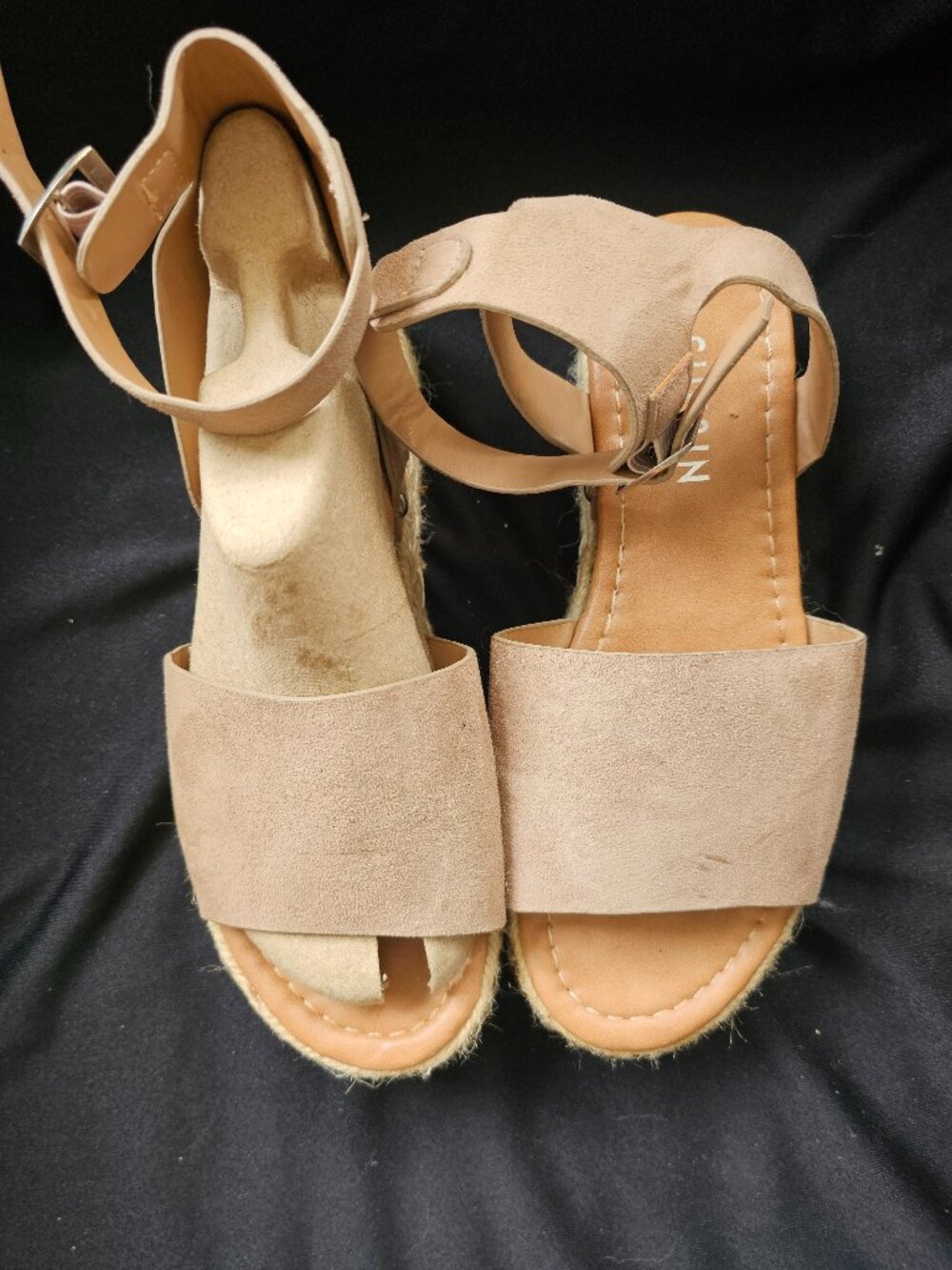 Sz 8 Platform Wedge Sandal in Tan Like New